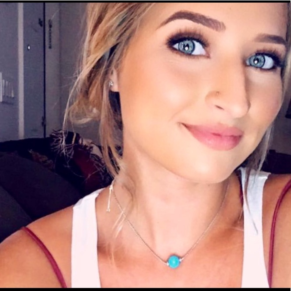 Meet your Posher, Hannah